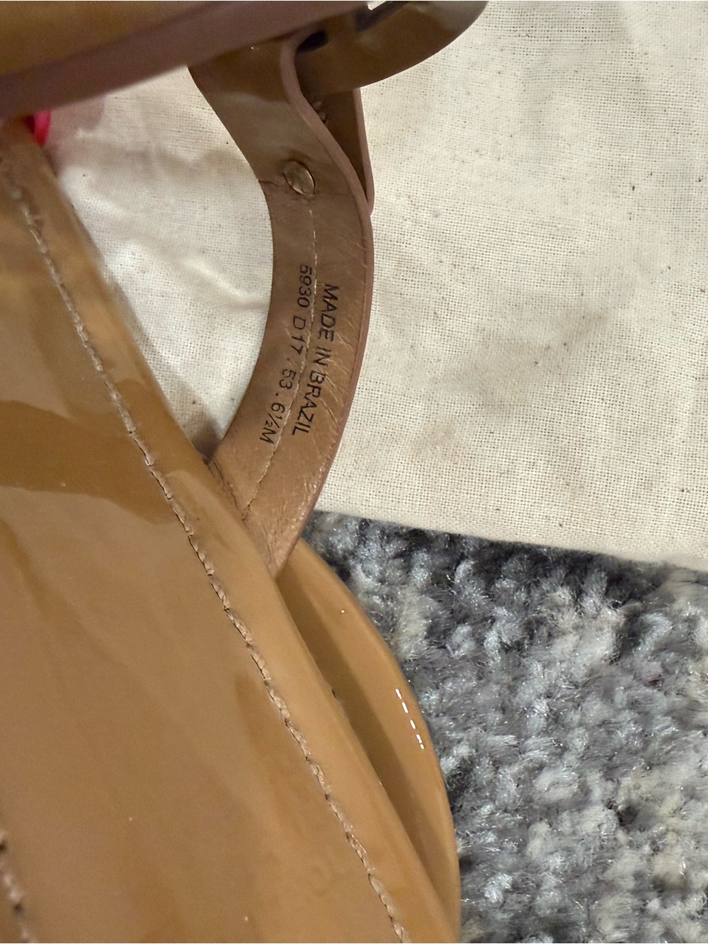 Tory Burch Caramel Patent Leather Logo Thong Sandals - Picture 5 of 5